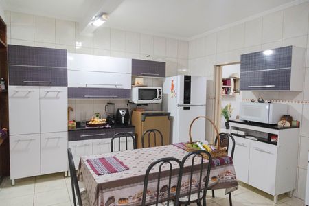 Casa à venda com 165m², 4 quartos e 2 vagas Casa à venda com 165m², 4 quartos e 2 vagasCozinha