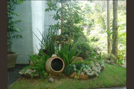 Casa à venda com 360m², 4 quartos e 4 vagas Casa à venda com 360m², 4 quartos e 4 vagasJardim