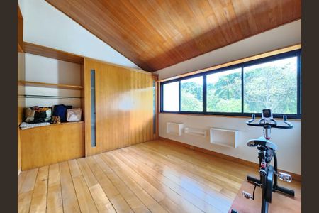 Casa à venda com 360m², 4 quartos e 4 vagas Casa à venda com 360m², 4 quartos e 4 vagasQuarto 2