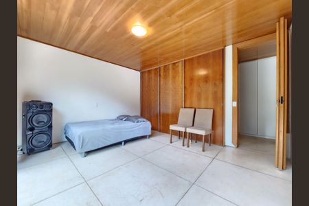 Casa à venda com 360m², 4 quartos e 4 vagas Casa à venda com 360m², 4 quartos e 4 vagasQuarto 4