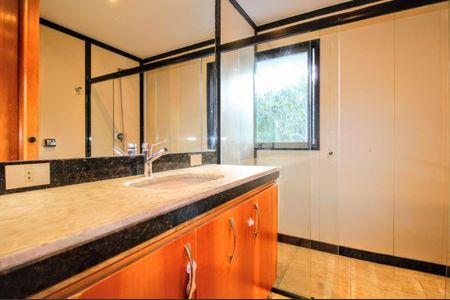 Casa à venda com 360m², 4 quartos e 4 vagas Casa à venda com 360m², 4 quartos e 4 vagasSemi Suíte 1