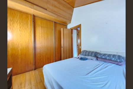 Casa à venda com 360m², 4 quartos e 4 vagas Casa à venda com 360m², 4 quartos e 4 vagasQuarto 3