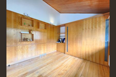 Casa à venda com 360m², 4 quartos e 4 vagas Casa à venda com 360m², 4 quartos e 4 vagasQuarto 2