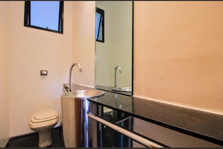 Casa à venda com 360m², 4 quartos e 4 vagas Casa à venda com 360m², 4 quartos e 4 vagasLavabo