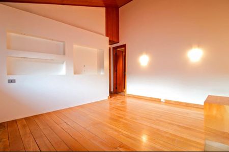 Casa à venda com 360m², 4 quartos e 4 vagas Casa à venda com 360m², 4 quartos e 4 vagasQuarto Suíte 1