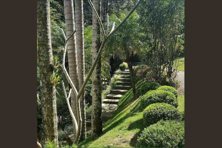 Casa à venda com 360m², 4 quartos e 4 vagas Casa à venda com 360m², 4 quartos e 4 vagasJardim