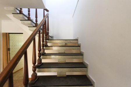 Casa para alugar com 181m², 3 quartos e 6 vagas Casa para alugar com 181m², 3 quartos e 6 vagasescada