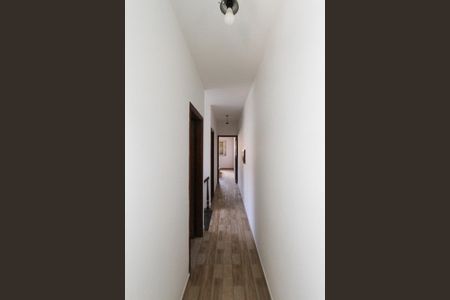 Casa para alugar com 181m², 3 quartos e 6 vagas Casa para alugar com 181m², 3 quartos e 6 vagasCorredor