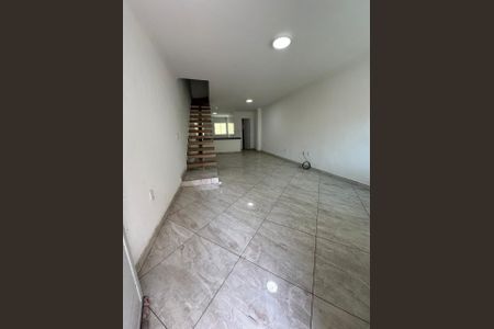 Casa de condomínio à venda com 140m², 2 quartos e 1 vaga Casa de condomínio à venda com 140m², 2 quartos e 1 vagaSala