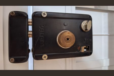 Casa à venda com 220m², 3 quartos e 1 vaga Casa à venda com 220m², 3 quartos e 1 vagaFechadura eletrônica