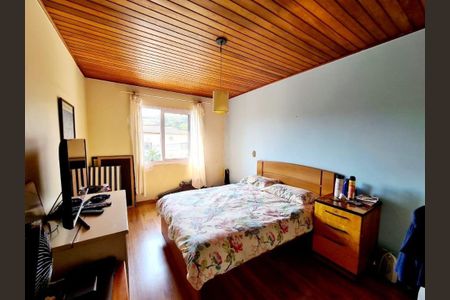 Casa de condomínio à venda com 364m², 4 quartos e 4 vagas Casa de condomínio à venda com 364m², 4 quartos e 4 vagasQuarto 1