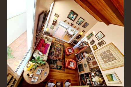 Casa de condomínio à venda com 364m², 4 quartos e 4 vagas Casa de condomínio à venda com 364m², 4 quartos e 4 vagasSala