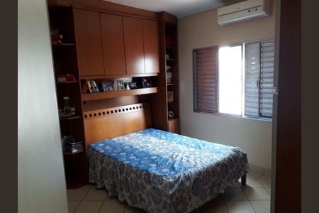 Casa à venda com 222m², 3 quartos e 2 vagas