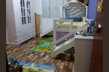 Casa à venda com 3 quartos, 200m² em Parque Maria Domitila, São Paulo