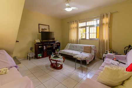 Casa à venda com 90m², 3 quartos e sem vaga Casa à venda com 90m², 3 quartos e sem vagaSala