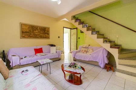 Casa à venda com 90m², 3 quartos e sem vaga Casa à venda com 90m², 3 quartos e sem vagaSala