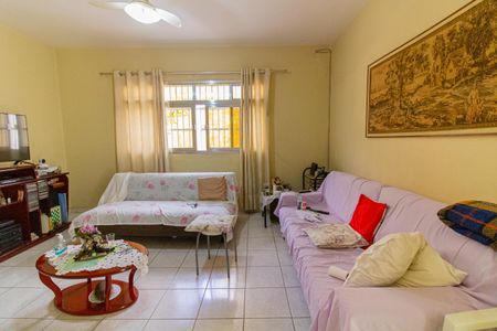 Casa à venda com 90m², 3 quartos e sem vaga Casa à venda com 90m², 3 quartos e sem vagaSala