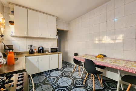 Casa à venda com 125m², 2 quartos e 2 vagas Casa à venda com 125m², 2 quartos e 2 vagasCozinha