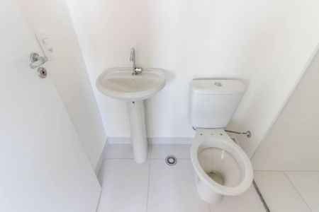 Apartamento para alugar com 32m², 2 quartos e sem vaga Apartamento para alugar com 32m², 2 quartos e sem vagaBanheiro