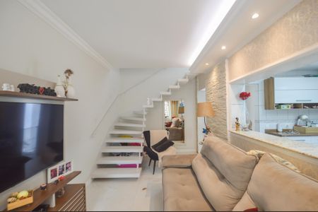 Casa à venda com 124m², 3 quartos e 2 vagas Casa à venda com 124m², 3 quartos e 2 vagasSala