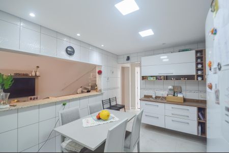 Casa à venda com 124m², 3 quartos e 2 vagas Casa à venda com 124m², 3 quartos e 2 vagasCozinha