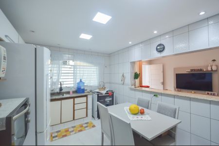Casa à venda com 124m², 3 quartos e 2 vagas Casa à venda com 124m², 3 quartos e 2 vagasCozinha