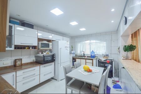 Casa à venda com 124m², 3 quartos e 2 vagas Casa à venda com 124m², 3 quartos e 2 vagasCozinha