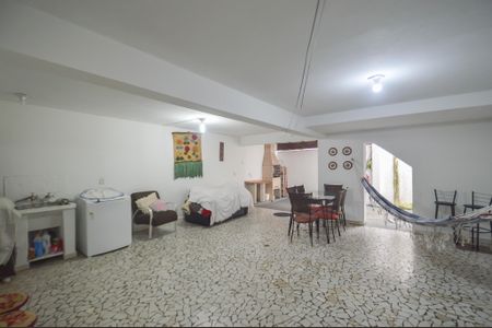 Casa à venda com 124m², 3 quartos e 2 vagas Casa à venda com 124m², 3 quartos e 2 vagasÁrea de Serviço