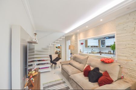 Casa à venda com 124m², 3 quartos e 2 vagas Casa à venda com 124m², 3 quartos e 2 vagasSala