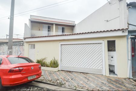 Casa à venda com 124m², 3 quartos e 2 vagas Casa à venda com 124m², 3 quartos e 2 vagasFachada
