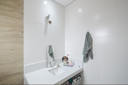 Casa à venda com 124m², 3 quartos e 2 vagas Casa à venda com 124m², 3 quartos e 2 vagasBanheiro