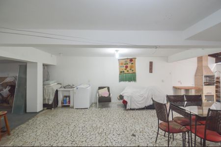 Casa à venda com 124m², 3 quartos e 2 vagas Casa à venda com 124m², 3 quartos e 2 vagasÁrea de Serviço