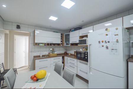 Casa à venda com 124m², 3 quartos e 2 vagas Casa à venda com 124m², 3 quartos e 2 vagasCozinha