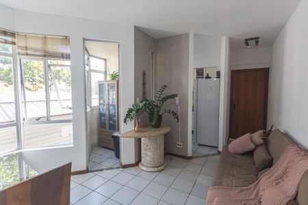 Apartamento à venda com 48m², 1 quarto e 1 vaga Apartamento à venda com 48m², 1 quarto e 1 vagaSala