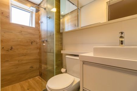 Apartamento à venda com 67m², 2 quartos e 2 vagas Apartamento à venda com 67m², 2 quartos e 2 vagasBanheiro da Suíte