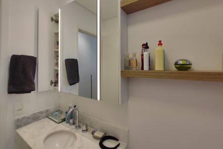Apartamento à venda com 100m², 2 quartos e 2 vagas Apartamento à venda com 100m², 2 quartos e 2 vagasBanheiro Suíte
