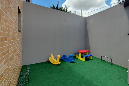 Apartamento à venda com 100m², 2 quartos e 2 vagas Apartamento à venda com 100m², 2 quartos e 2 vagasÁrea comum - Playground