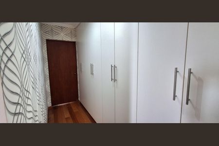 Apartamento à venda com 150m², 3 quartos e 2 vagas Apartamento à venda com 150m², 3 quartos e 2 vagasCloset da Suíte