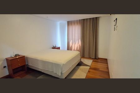 Apartamento à venda com 150m², 3 quartos e 2 vagas Apartamento à venda com 150m², 3 quartos e 2 vagasSuíte