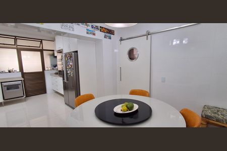 Apartamento à venda com 150m², 3 quartos e 2 vagas Apartamento à venda com 150m², 3 quartos e 2 vagasCozinha