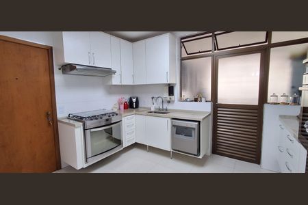 Apartamento à venda com 150m², 3 quartos e 2 vagas Apartamento à venda com 150m², 3 quartos e 2 vagasCozinha