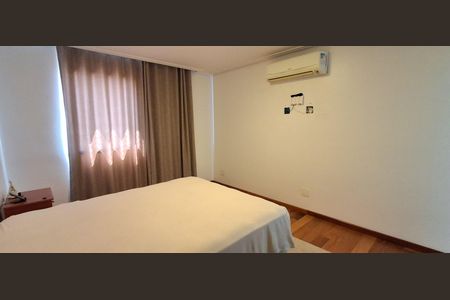 Apartamento à venda com 150m², 3 quartos e 2 vagas Apartamento à venda com 150m², 3 quartos e 2 vagasSuíte