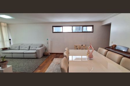 Apartamento à venda com 150m², 3 quartos e 2 vagas Apartamento à venda com 150m², 3 quartos e 2 vagasSala