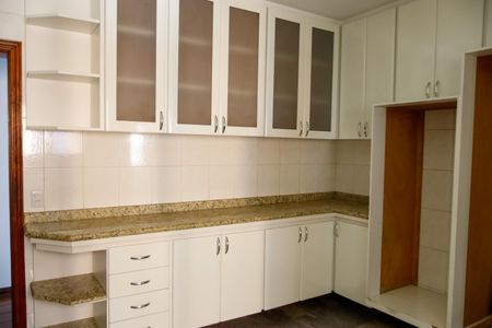 Apartamento à venda com 226m², 4 quartos e 2 vagas Apartamento à venda com 226m², 4 quartos e 2 vagasCozinha