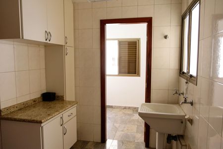 Apartamento à venda com 226m², 4 quartos e 2 vagas Apartamento à venda com 226m², 4 quartos e 2 vagasLavanderia