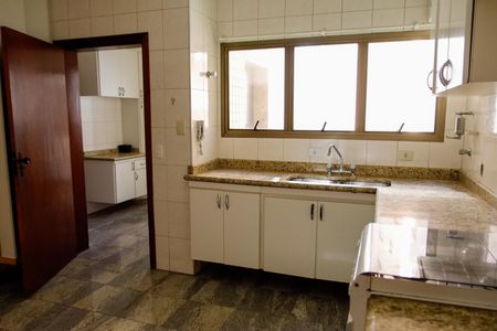 Apartamento à venda com 226m², 4 quartos e 2 vagas Apartamento à venda com 226m², 4 quartos e 2 vagasCozinha