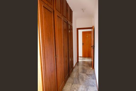 Apartamento à venda com 226m², 4 quartos e 2 vagas Apartamento à venda com 226m², 4 quartos e 2 vagasCloset da suíte 2