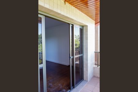 Apartamento à venda com 226m², 4 quartos e 2 vagas Apartamento à venda com 226m², 4 quartos e 2 vagasSacada