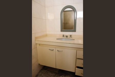 Apartamento à venda com 226m², 4 quartos e 2 vagas Apartamento à venda com 226m², 4 quartos e 2 vagasBanheiro da Suíte 3