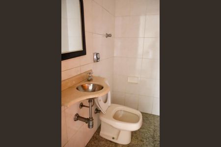 Apartamento à venda com 226m², 4 quartos e 2 vagas Apartamento à venda com 226m², 4 quartos e 2 vagasLavabo